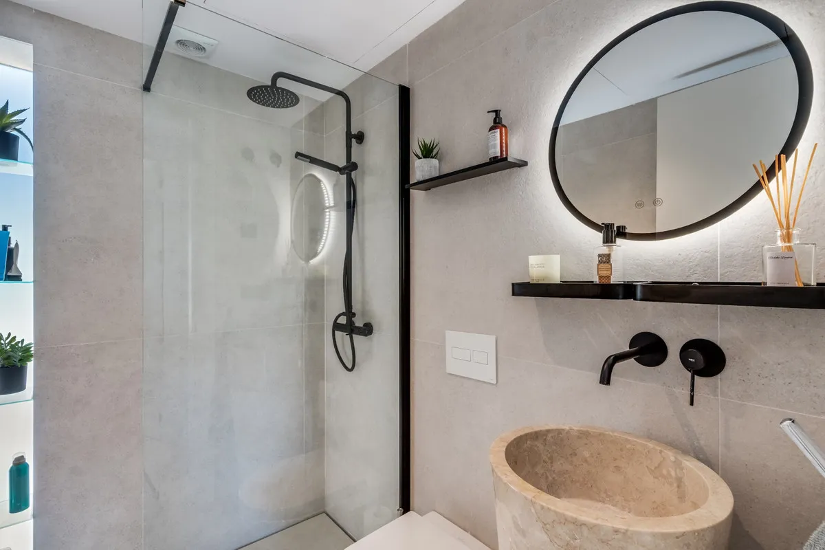 097ea1bd-f803-49c9-b494-713c9ab61665