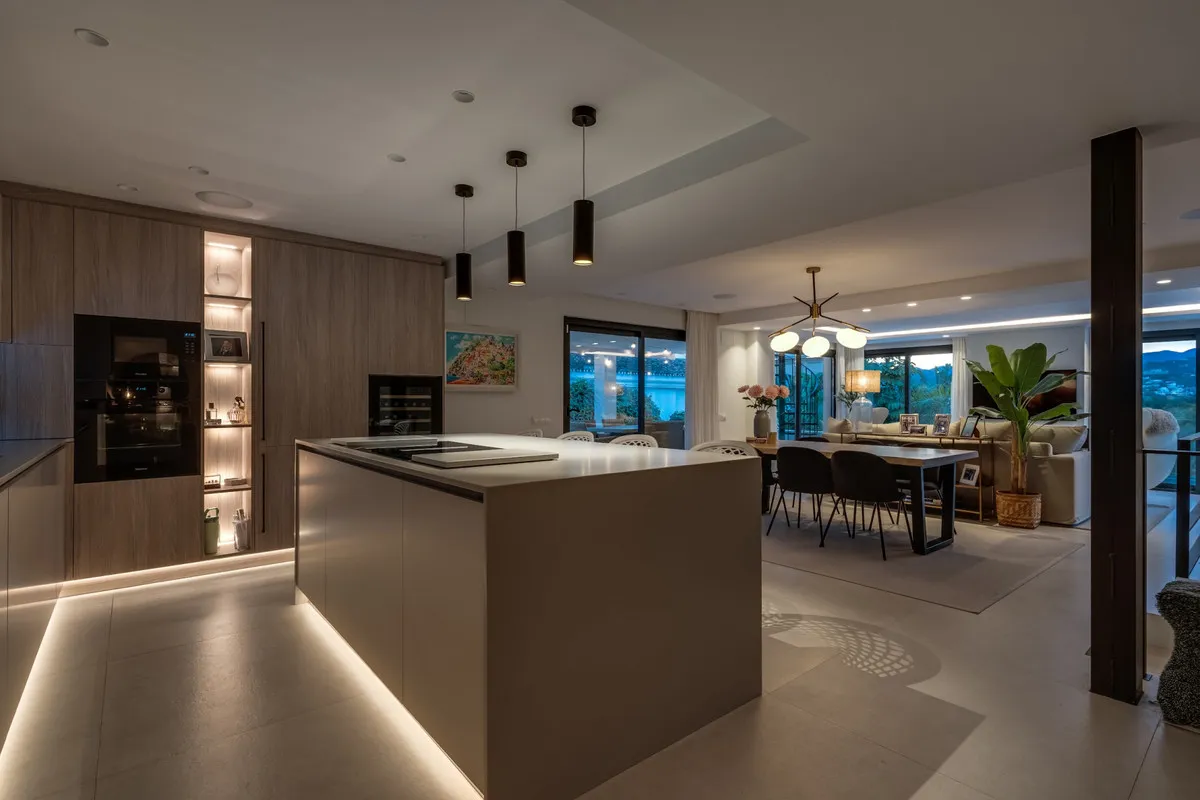 6f5c0271-d1c7-4ee9-97b0-0471d3d86535