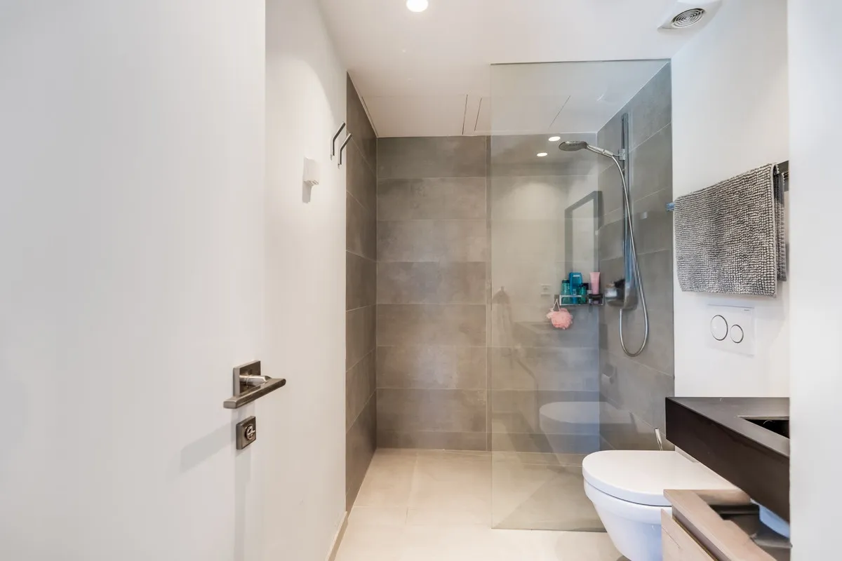 cfa0500c-4835-4f39-98bd-74f28e186027