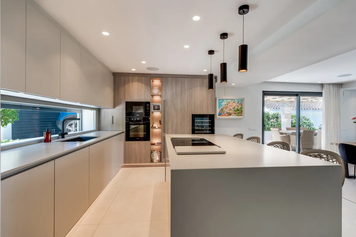 d1316d9e-d4b5-4f7e-9cc2-f4209169d586