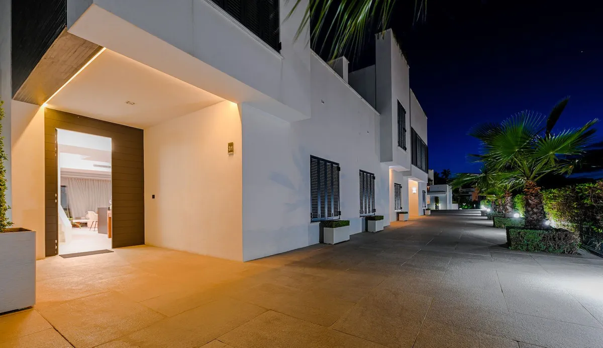 0c93d6ff-21ce-4e59-9a7b-9d4f51f3bb5b