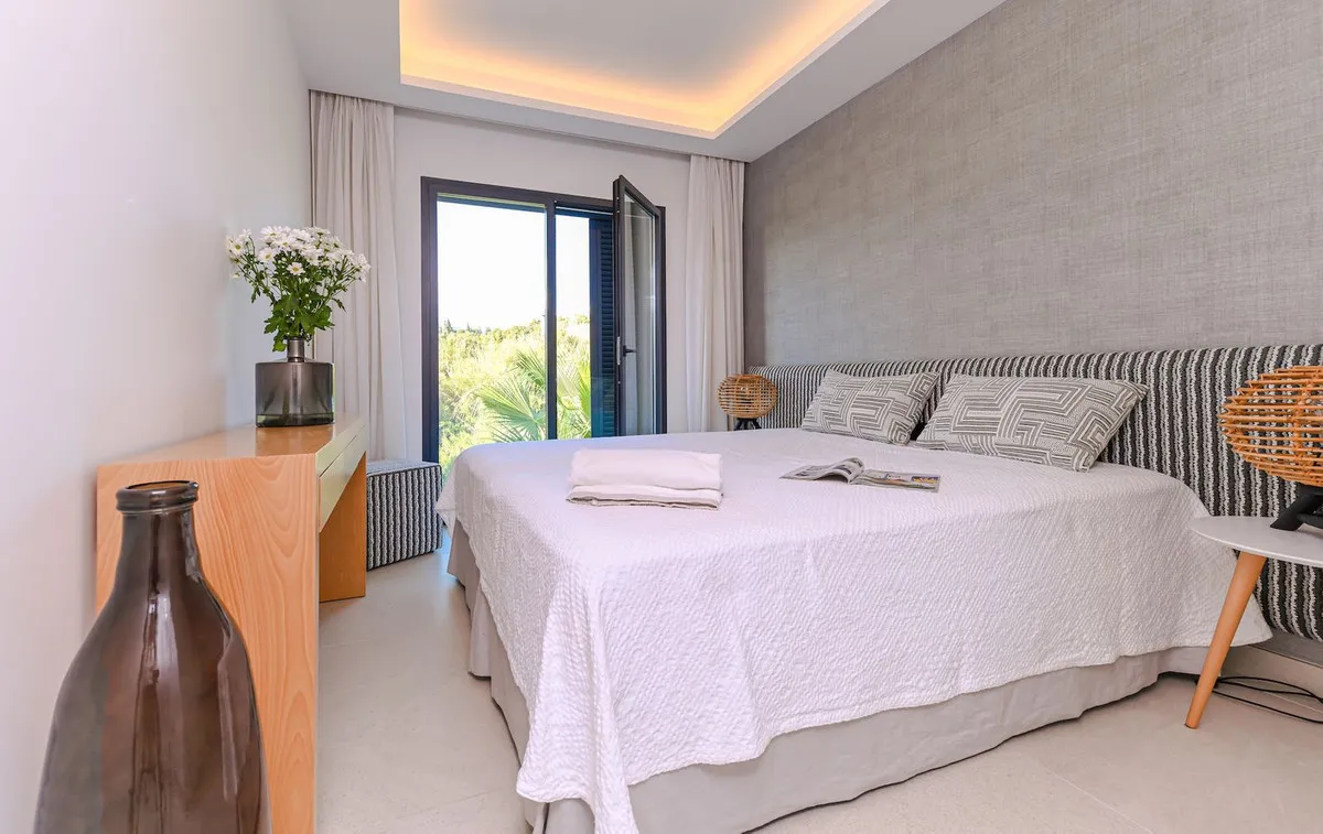 379df621-c7cb-4a18-aeb0-74b6439d532b