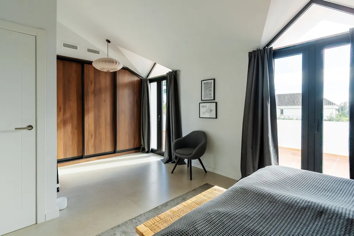 c8386739-bf06-4e65-a314-919923115fdb