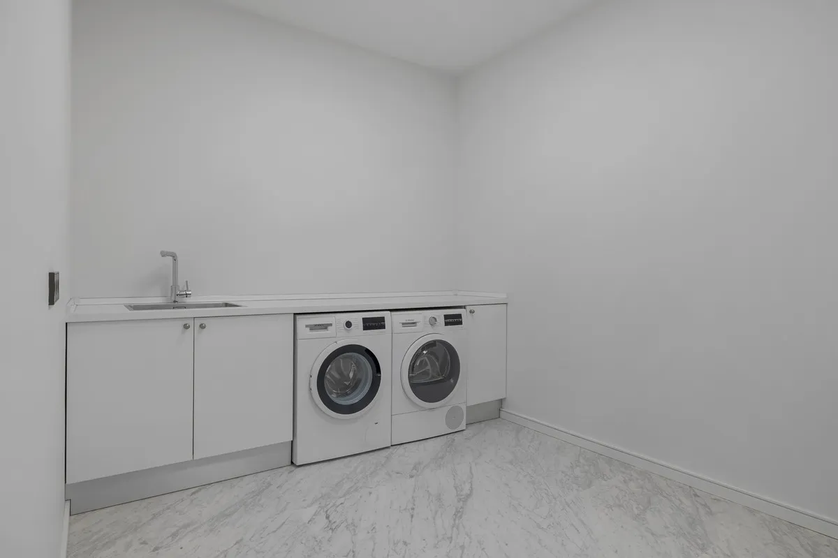 6e31a68e-40ed-4df3-8d58-f6e2c176a21c