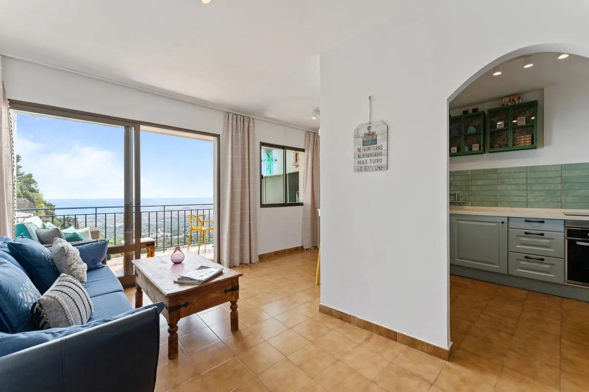 99d8edbb-1d35-41df-8631-a413d293a284