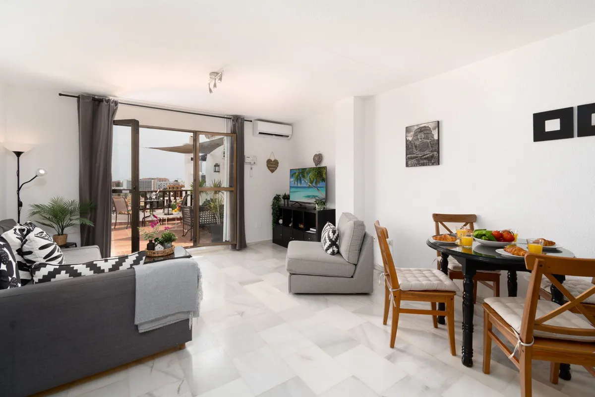 9afb76a4-5e7b-4cb1-be6a-c1ed00804705