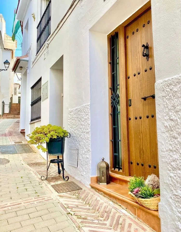 06d6374e-0bac-489a-b746-30028de56a72