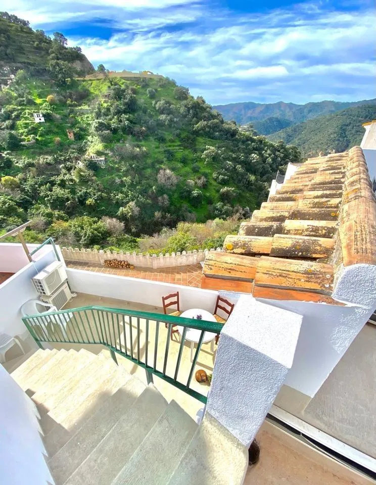 e10ebe31-484f-4b4d-a2ad-cb7b05fe5a32