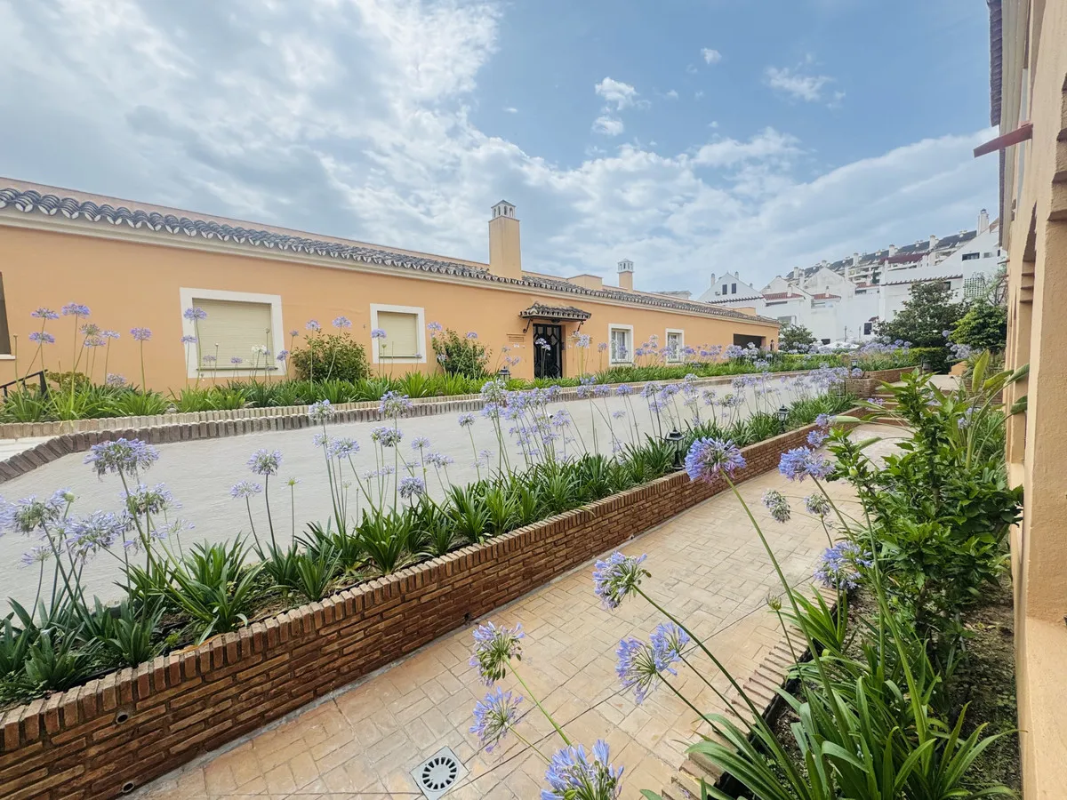 1fb5ecaa-68f4-4cb4-8af5-6d0a971a81b9