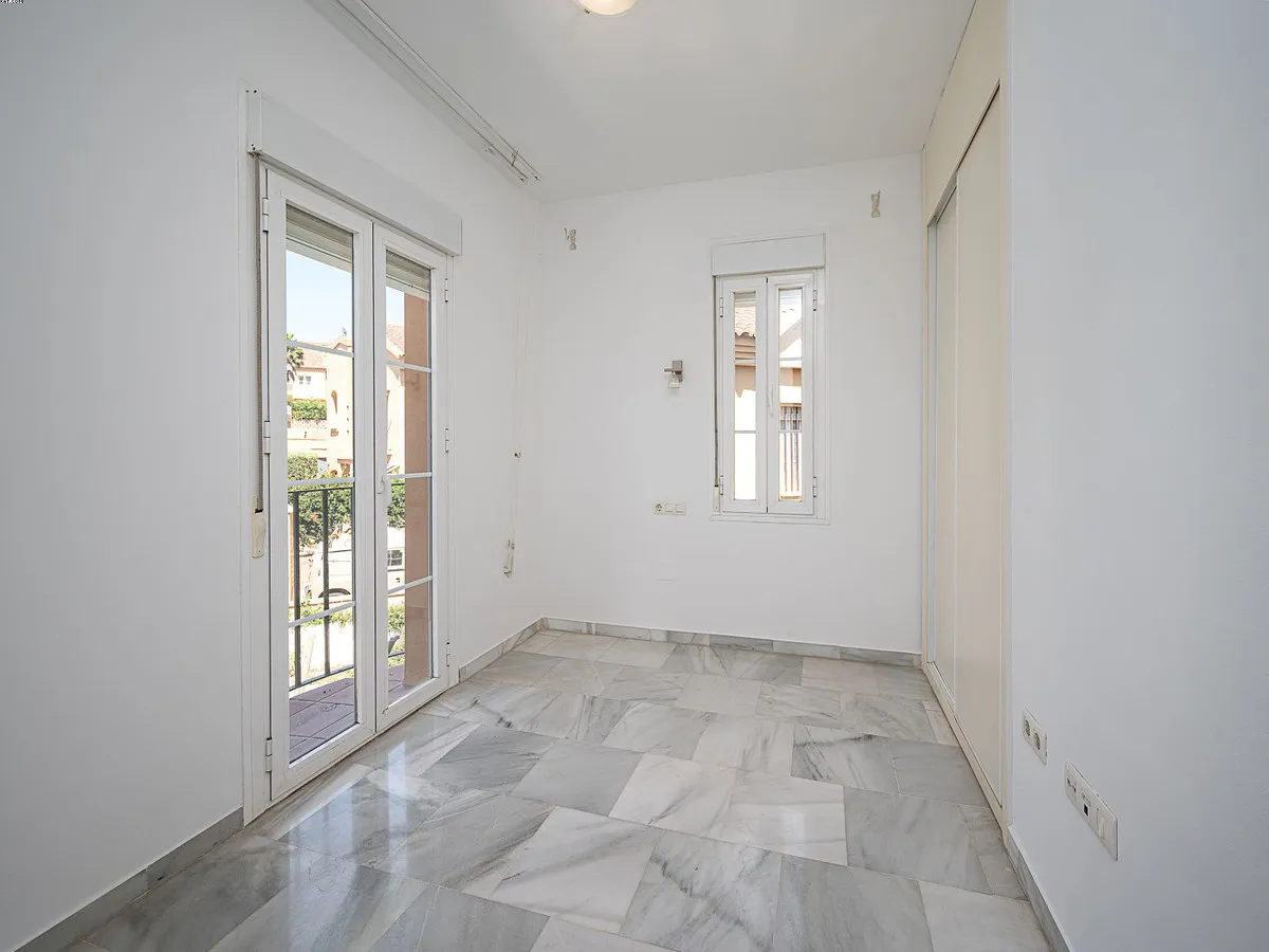 e7b140c1-fc3f-40f9-9402-25171d2070ba