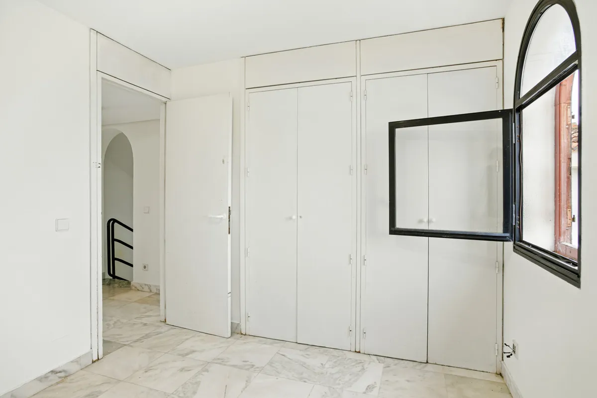 b262b1b9-def5-4ac2-9686-58350ce2e2e6