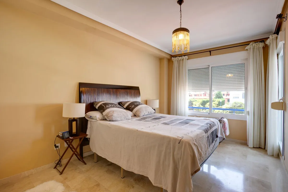 e073520b-3042-4f10-b9a2-9286d92aa0a2