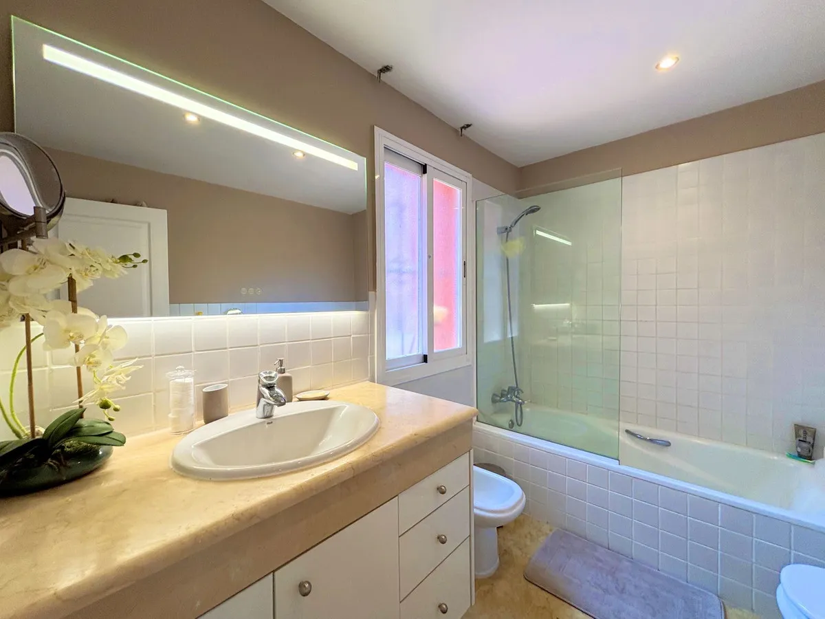 8d954abb-5cb5-4f6c-8a75-566a37cad496