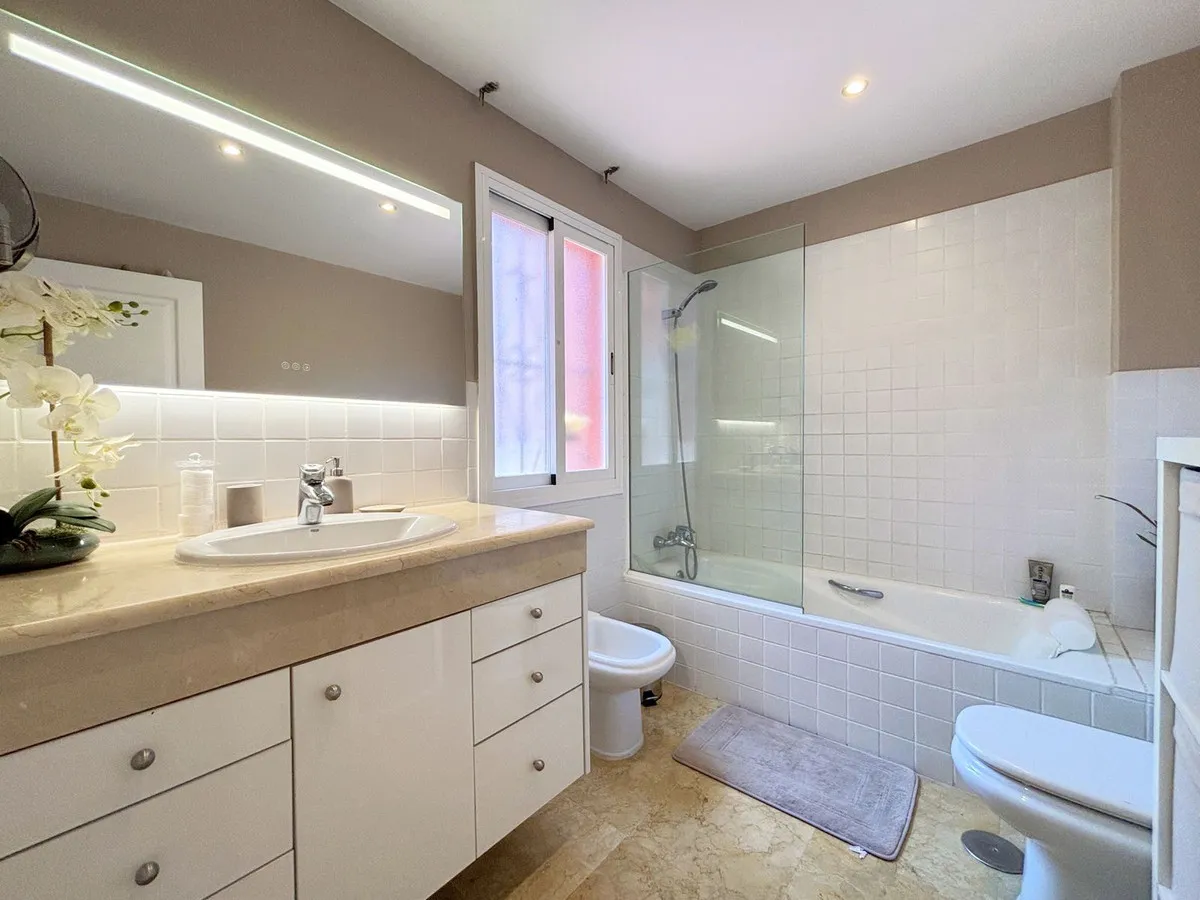 a8f7bfc5-a0f9-46e9-b4a4-f015676fa1be