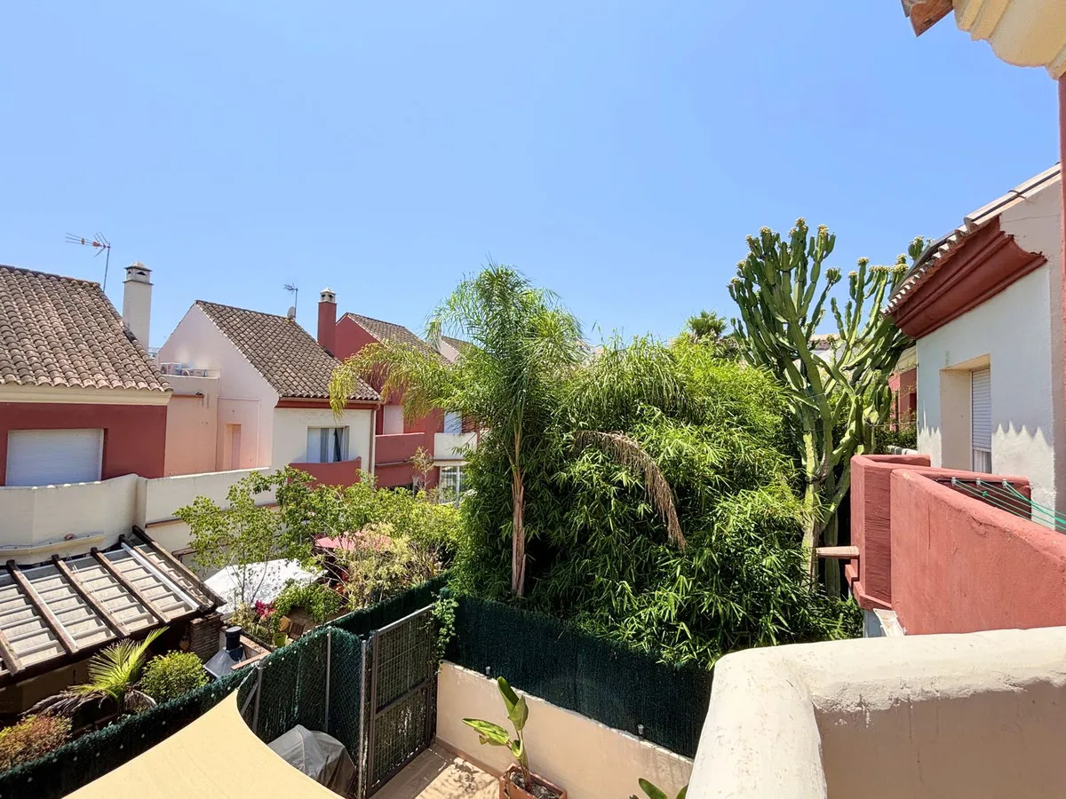 b1893b74-b9b8-42ed-b109-ea425fdd0985