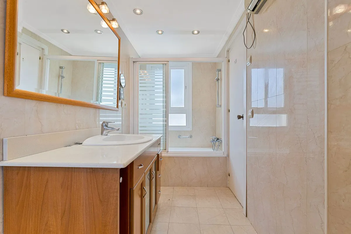 2a3ec905-a9e6-47a0-b321-e3b45c976aa1