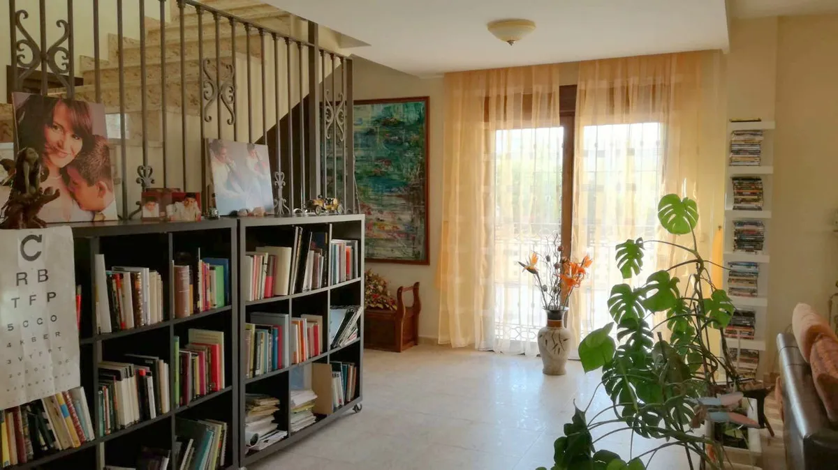 a767e402-9bc7-4b9b-b5e2-aaf9f42b7527