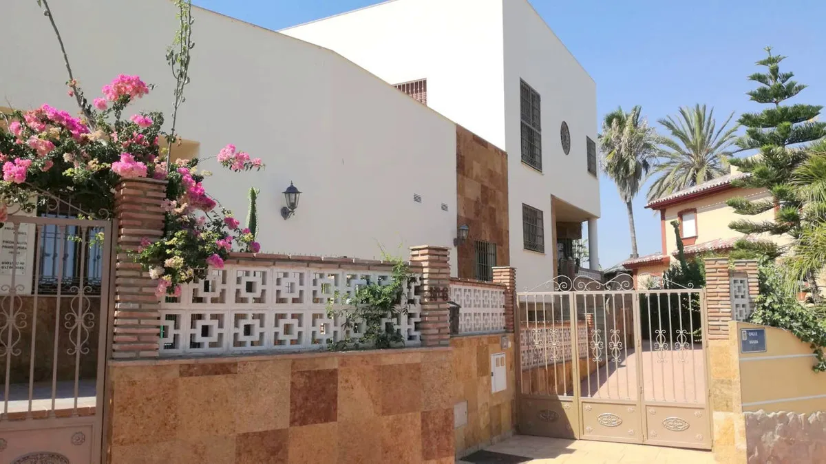 a7dbd77b-f4df-4fa0-968e-ca22c780a413