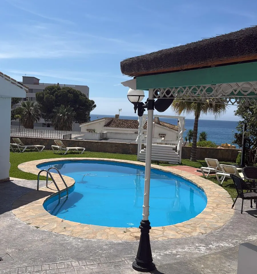 207f70e4-c6e8-4c4c-a03f-99adb4d4936b