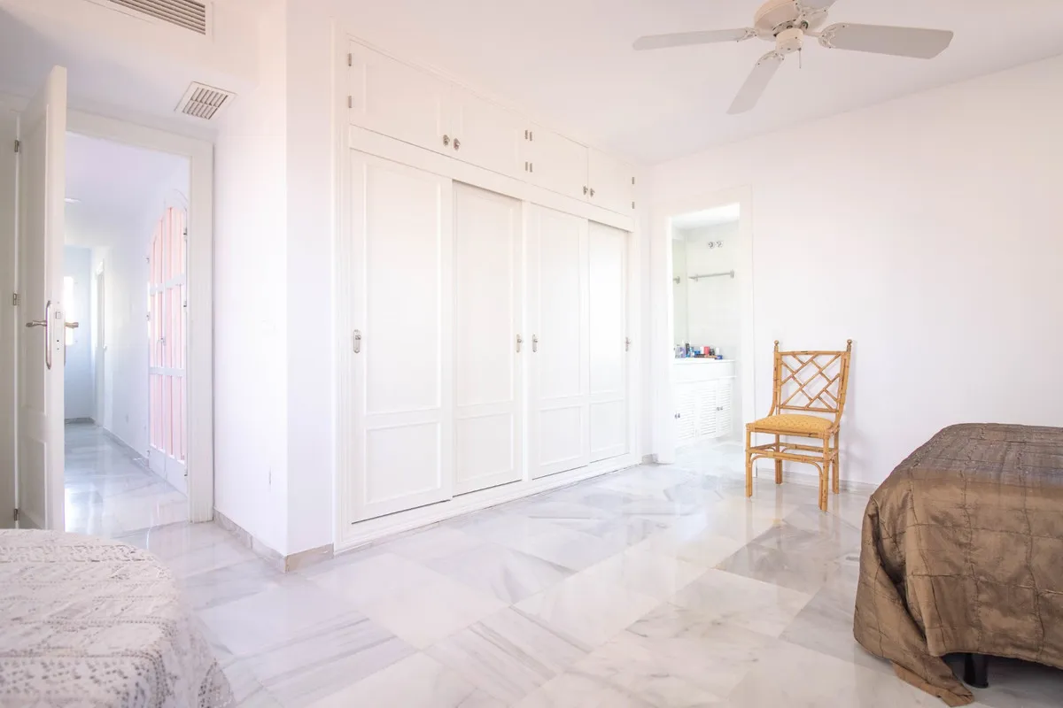 77aa829c-f2df-4d38-aac3-cb18999e6dff