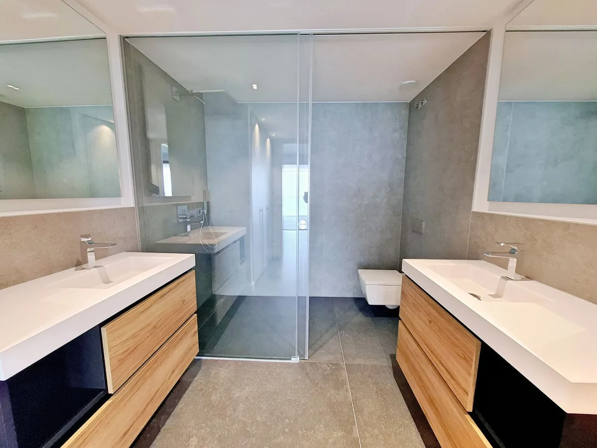 e1ffc435-102b-4f6c-b5bd-10f5b19bc38d