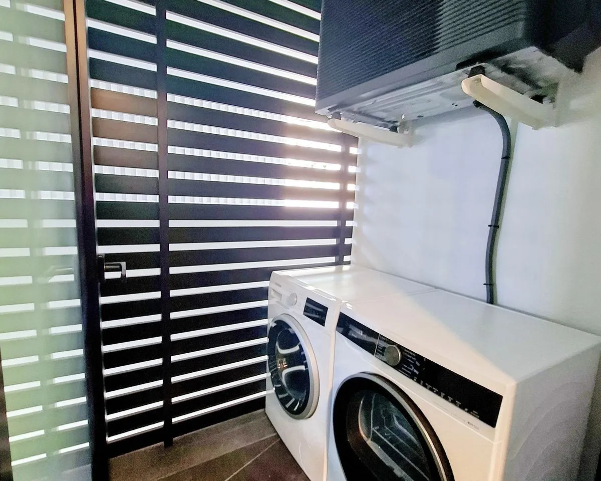 f628a043-b428-402b-9b9d-0408d84e940c