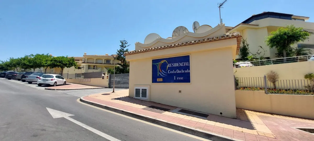 c9a830fe-4809-487e-9bf1-9c35b744f21f