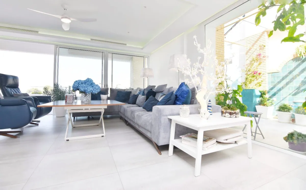 db18d094-93f7-4b86-abfb-664ffd453193