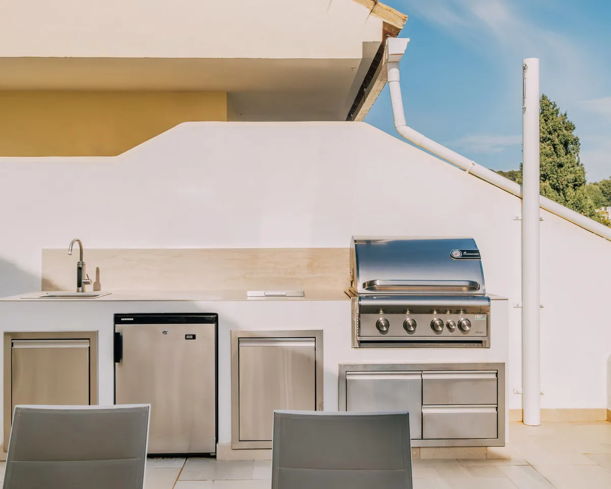 f9363a89-1148-472f-8245-06c3dafaa162