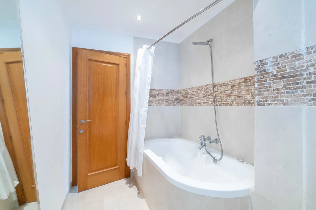 a61eaaeb-0d44-45cc-9cf1-fc300e795e84