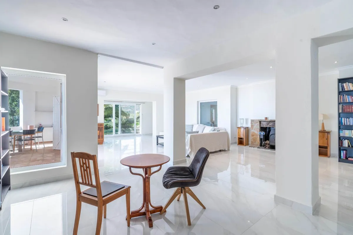 d3649e76-871b-4d98-8f88-e332e864f1bf