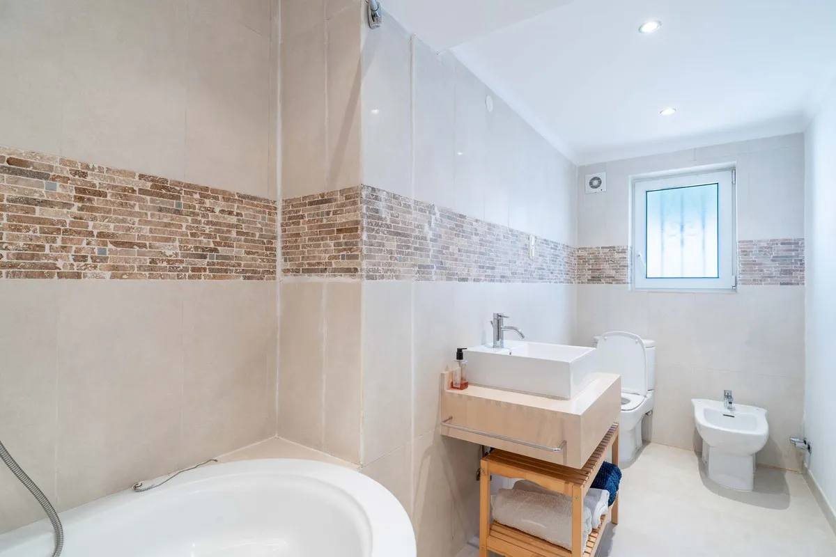 f2723548-2d30-4da2-a4cb-94d182f88dfc