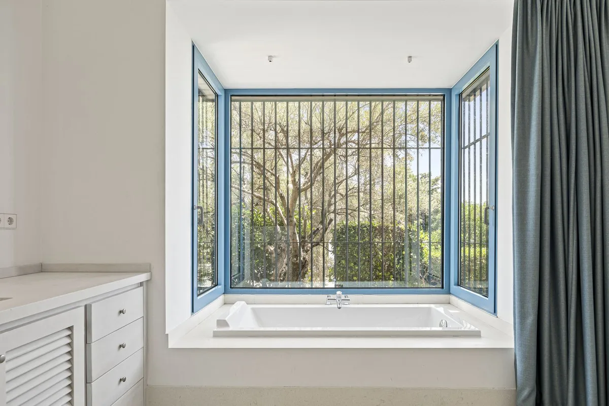 2eecbb8b-1f76-4041-b4a1-974cfe0a8cf6