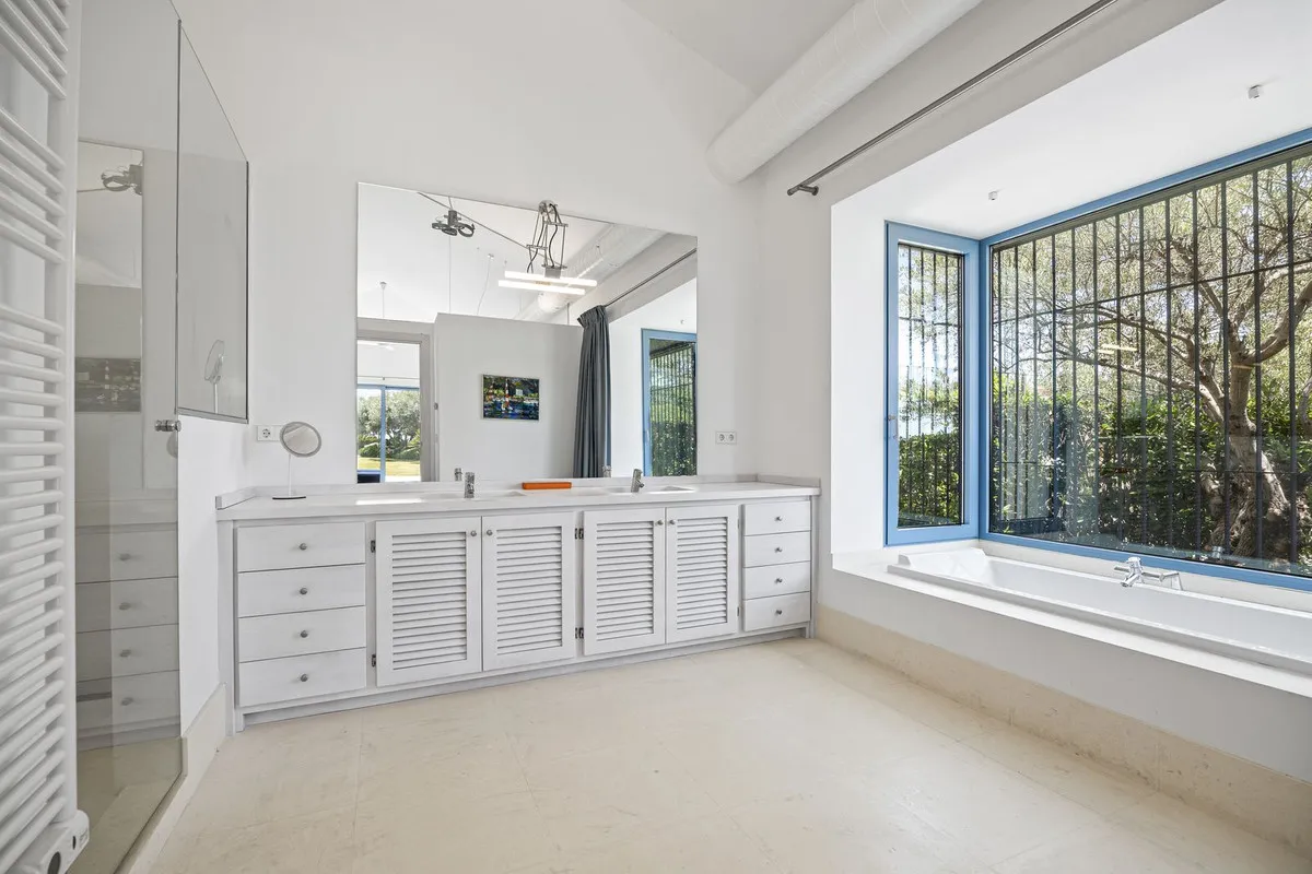 b78aae20-e3e9-48b3-865e-02486c198c65