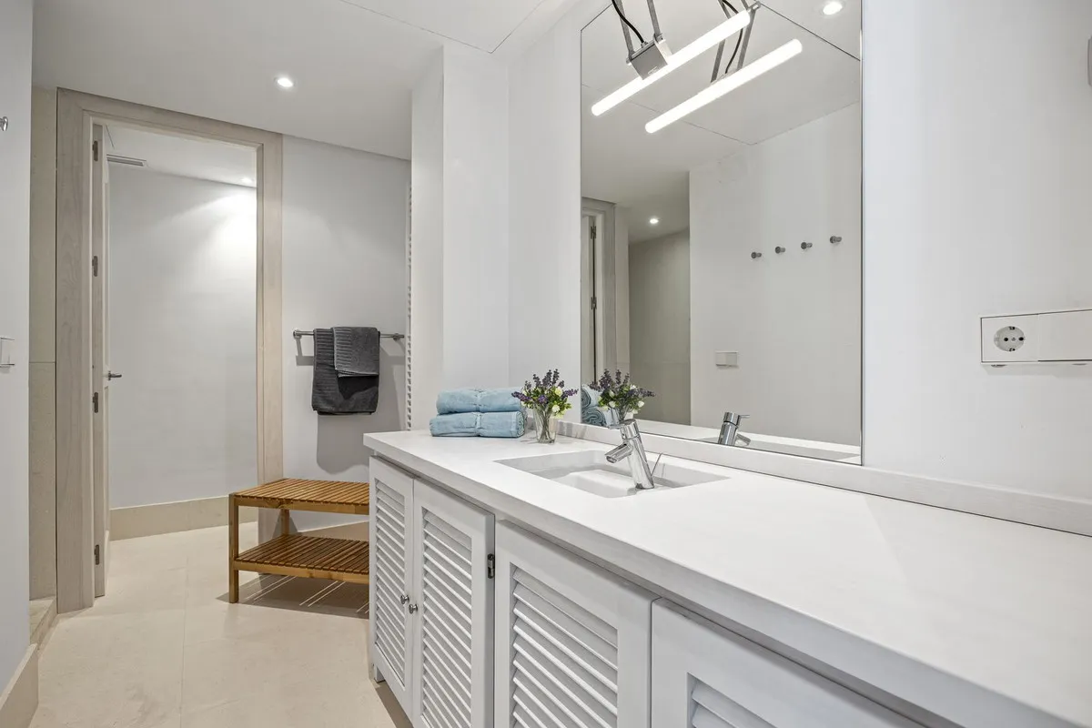 e502f902-e103-4194-b5af-277a328f4782