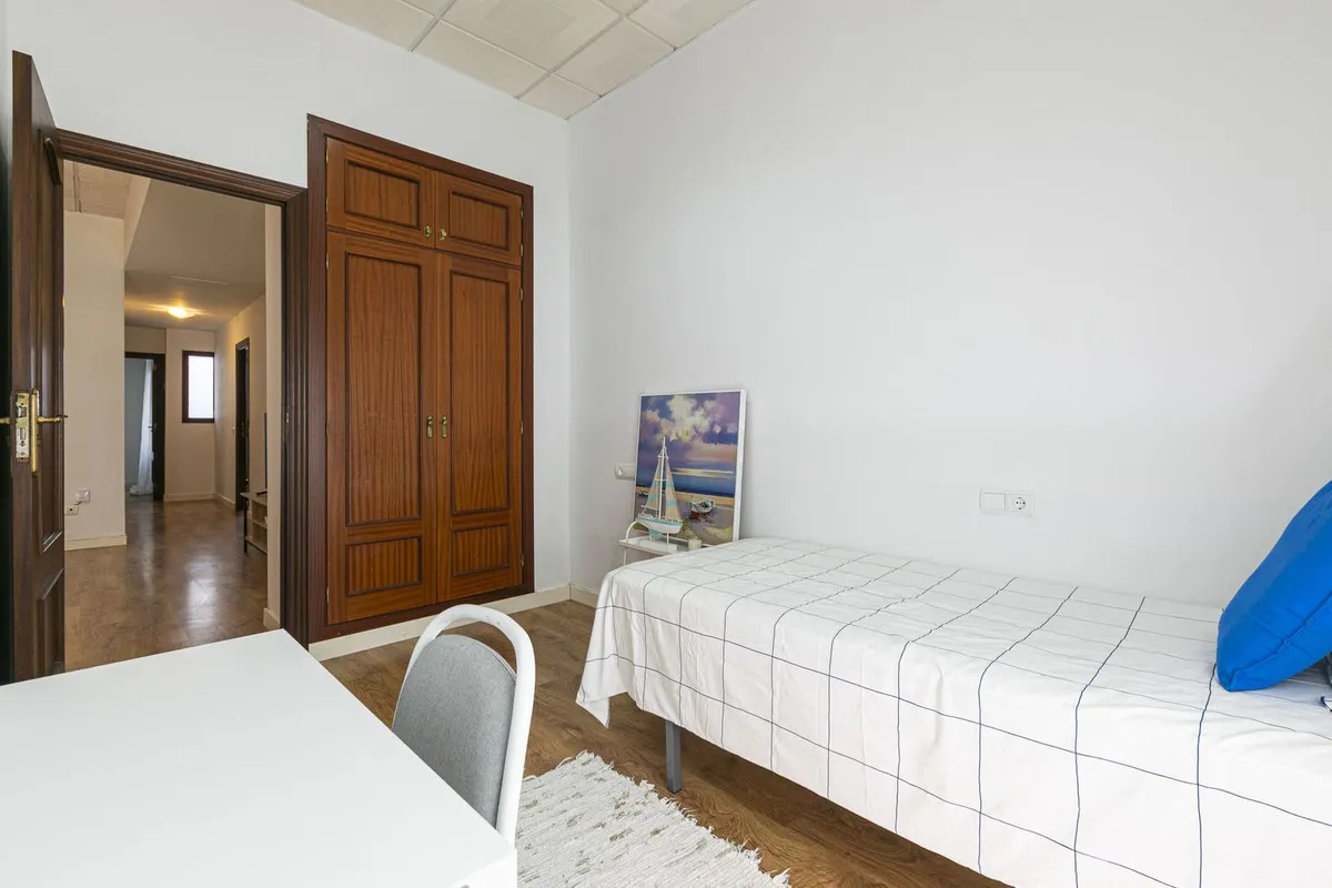 6446e1fe-a7ec-4809-b0ae-58681413e41c