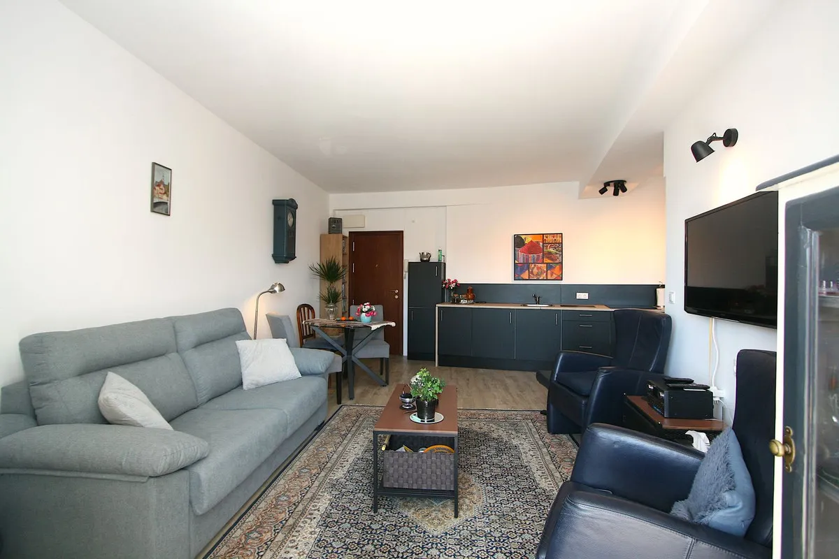 2e03c2c5-9c33-49ee-99d8-f1986ce2ca43