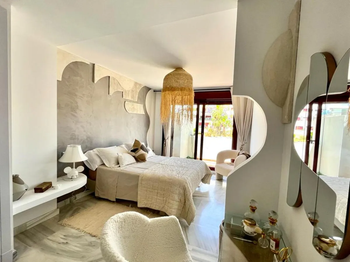 a0b09099-2a25-403e-b590-1caeffd5068d