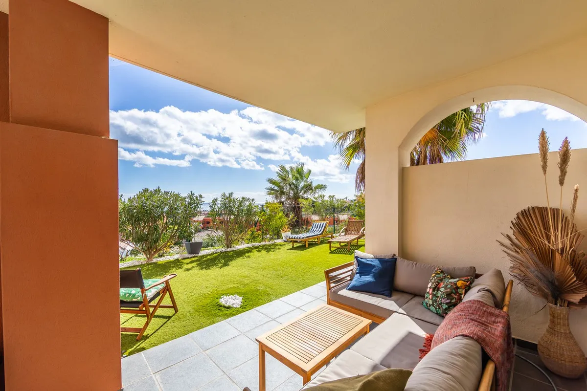 e09d6f18-c6f6-45e3-bf2d-bd4eebe0647b