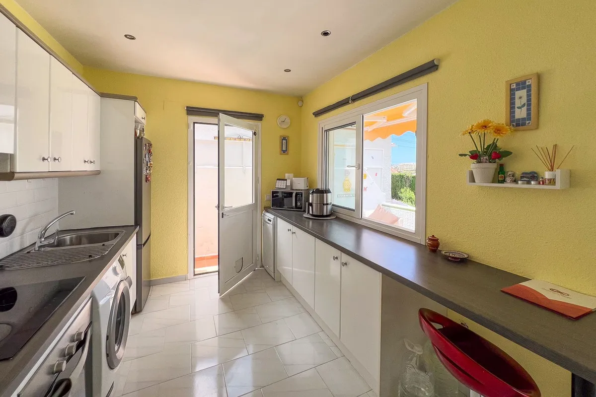 051ef904-e645-4f4c-9d2b-bcb0d8a6e361