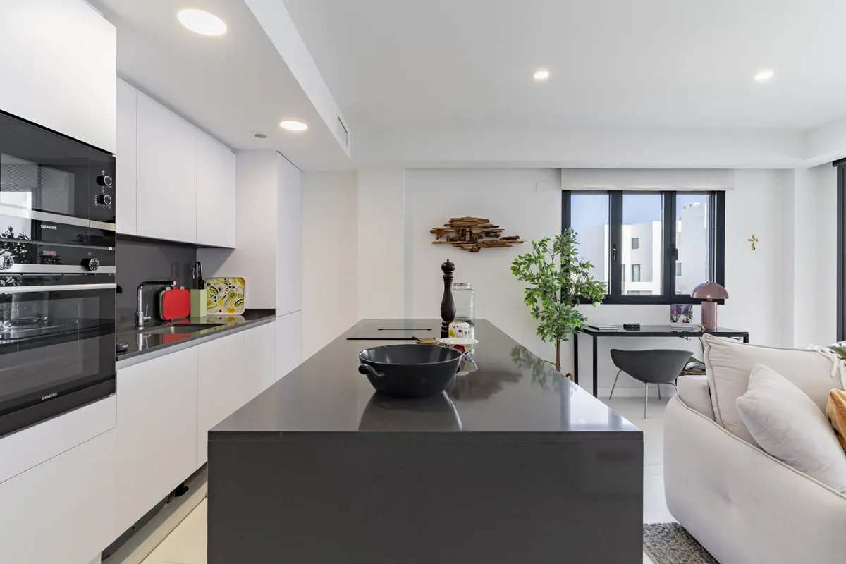 900ab8a0-a81e-4931-ae7b-9a6301c5c246