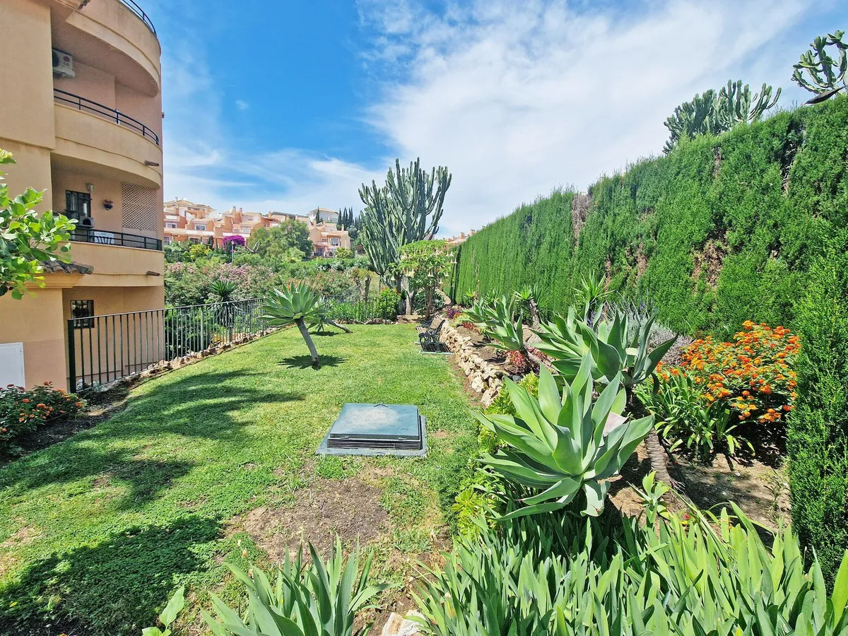 27da553b-370f-47f8-906e-64247c7e278a