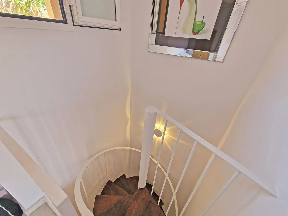 c31a6174-9d33-4744-a842-cf76d2bfb9ae