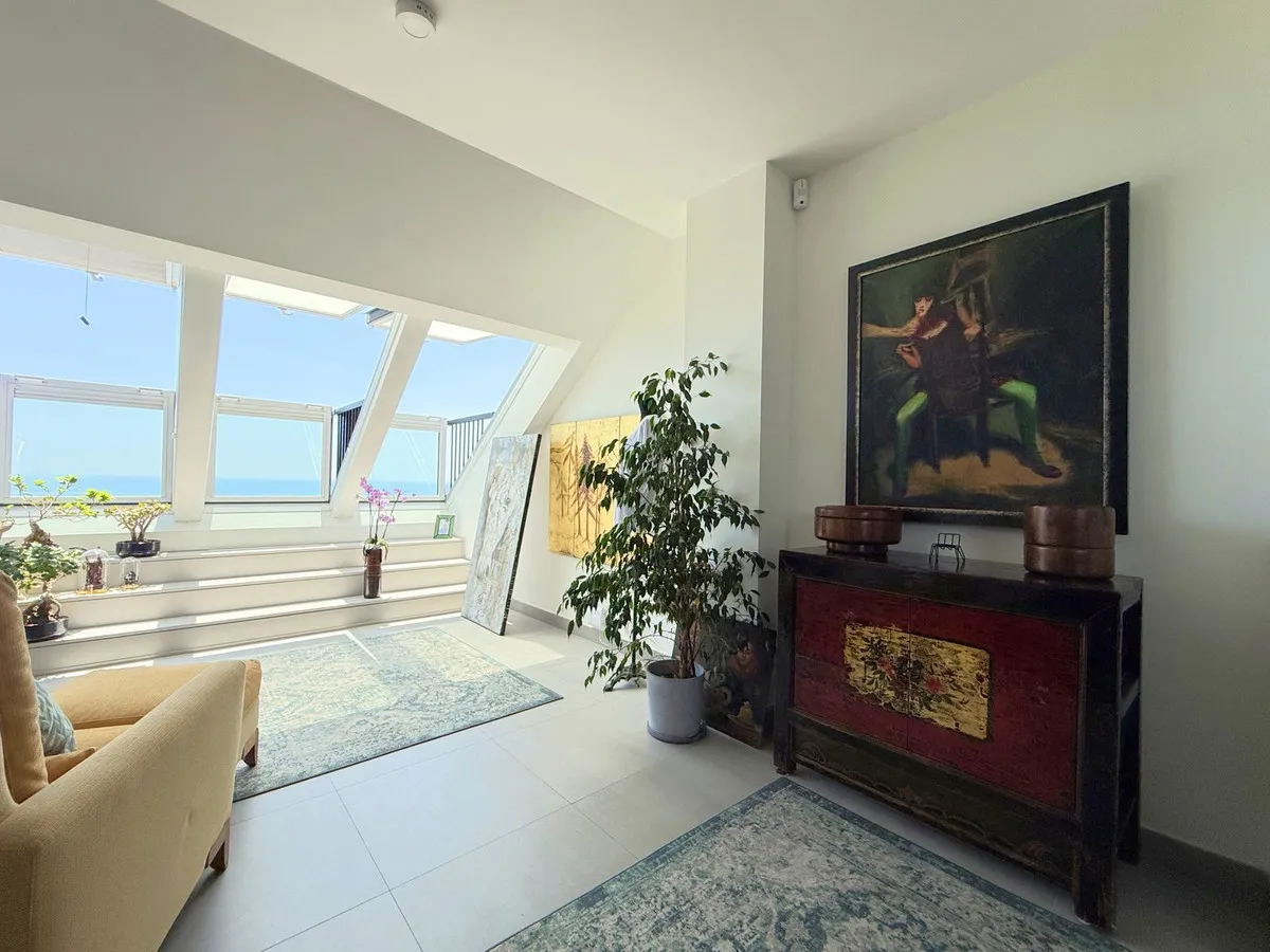 06c8c9f9-60b6-45aa-8b40-9369b4006360