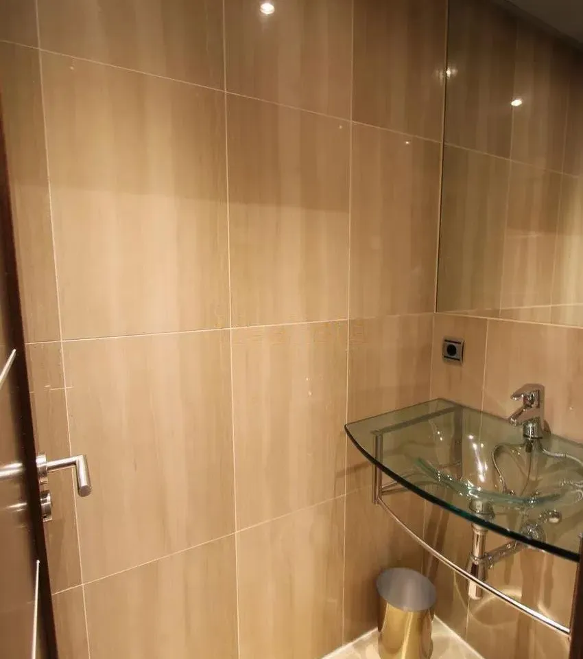 eafa06c6-eaa7-4466-a62f-dd1b58b75480