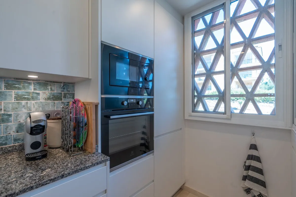 353370f8-05e1-42a4-8326-d1a74865ee30