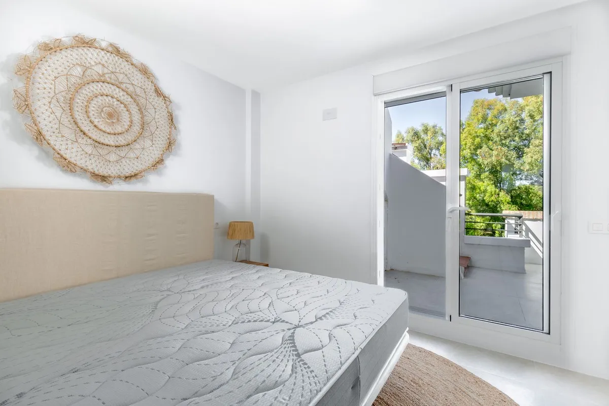 f1b0c444-43d2-485a-b0df-04ce502f6d22