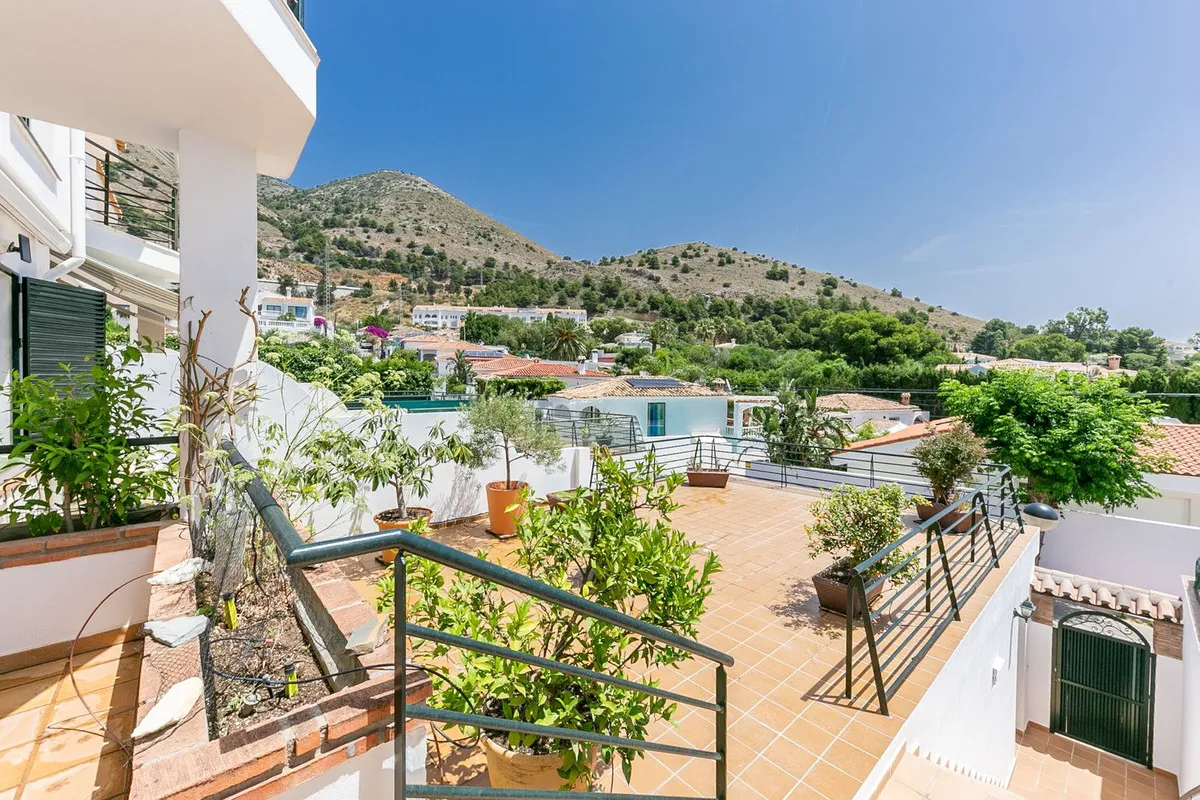 761bc165-4c42-4da9-a567-8786adc10025