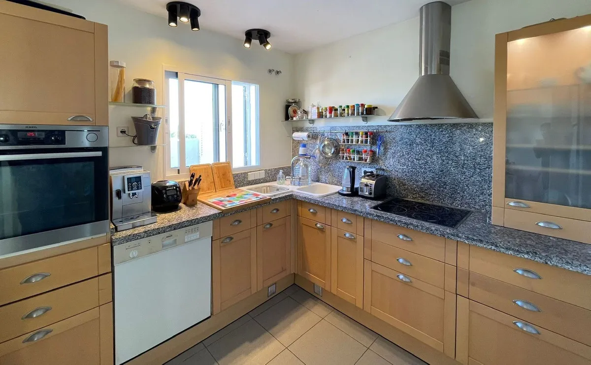 f2d7c3d3-fbeb-45f9-87a5-56716372d0dc