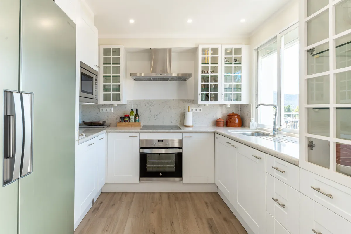 51b4ae6e-7083-4b9e-b90c-74e245eea1f6